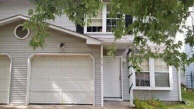 Building Photo - 513 Chris Dr