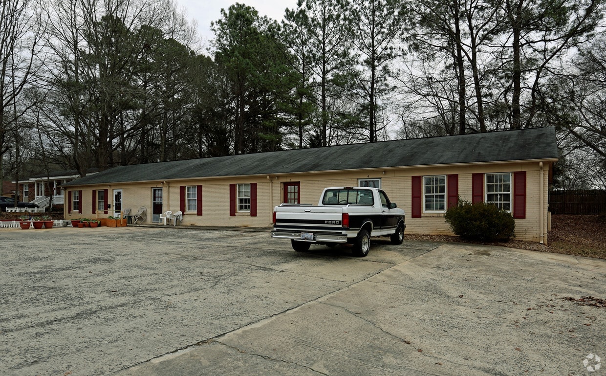 Building Photo - 595 Betty St
