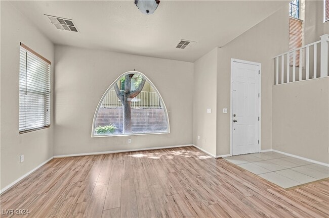 Building Photo - 6745 N Bluebell Garden St