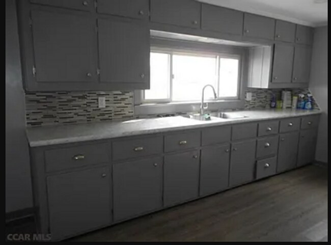 Building Photo - Great 3-Bedroom Home in Centre Hall