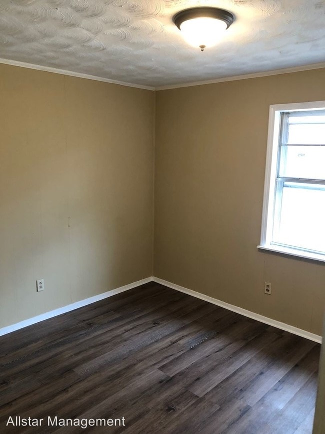 Building Photo - 3 br, 1 bath House - 207 Claude St.
