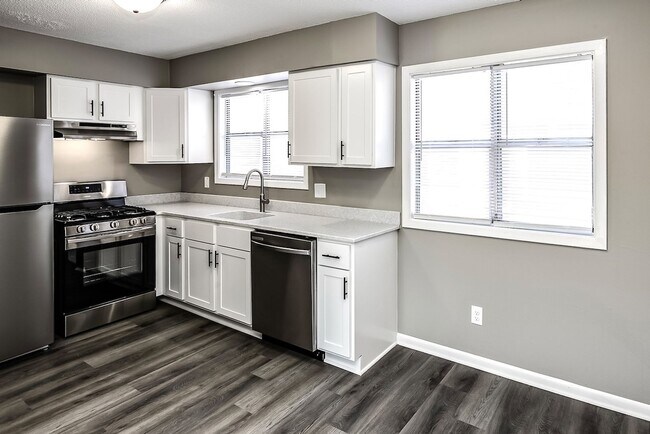 Building Photo - UPDATED 2 bed, 1 1/2 bath apartment in Bellevue!