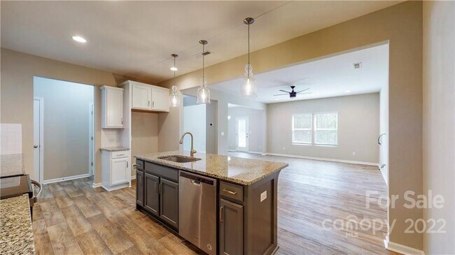 Foto del edificio - 8550 River Ridge Dr
