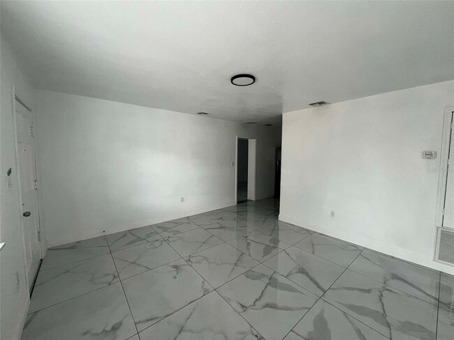 Building Photo - 1601 Crooms Ave