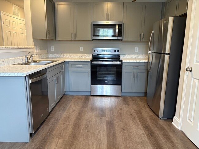Building Photo - 3 Bedroom, 2 Bathroom Apartment in Winston...