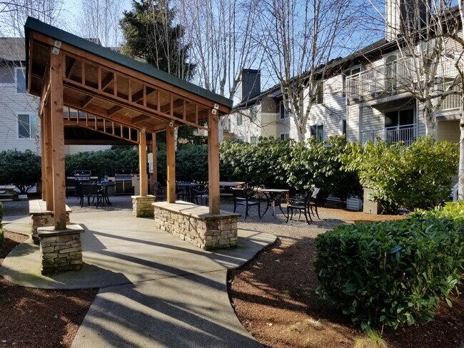 Top unit next to picnic & pool area - 12303 Harbour Pointe Blvd