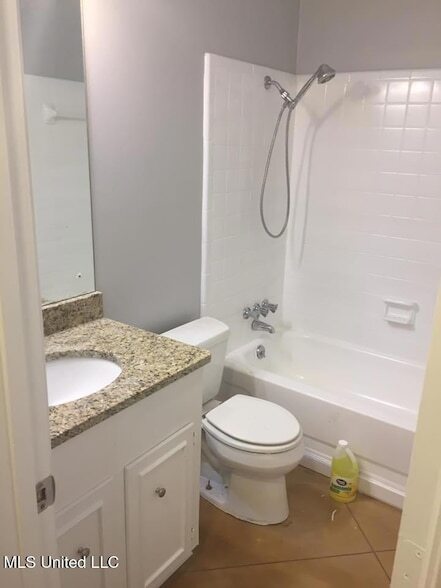 Building Photo - 102 Long Meadow Ct