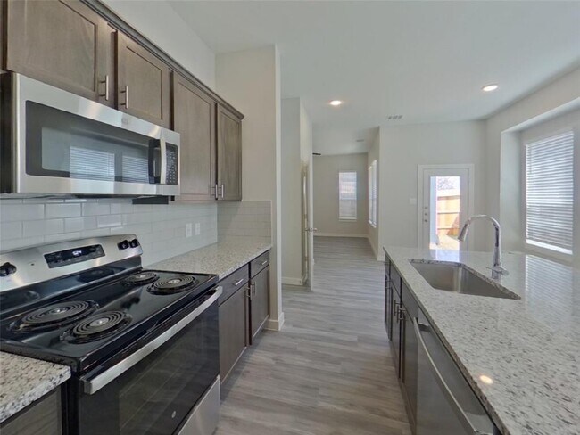 Foto del edificio - 9835 Willow Creek Commerce Dr