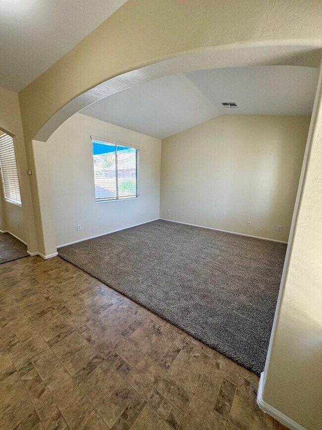 Foto del edificio - 16126 W Meade Ln