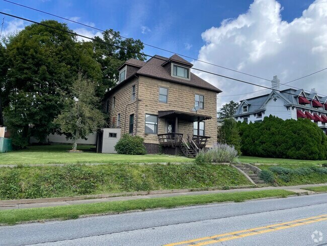 Building Photo - 539 E 10th Ave