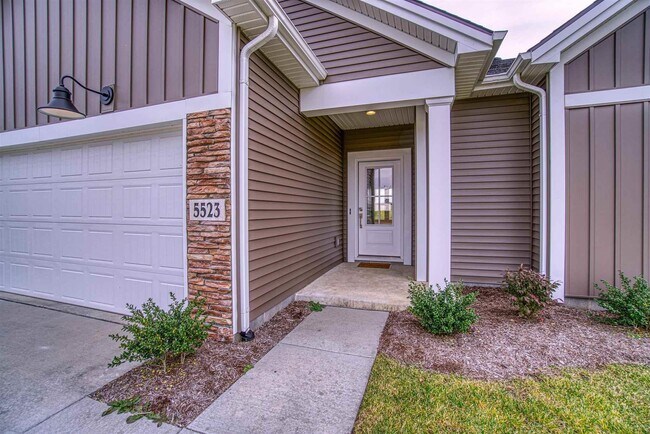 Building Photo - 5523 Baywater Dr