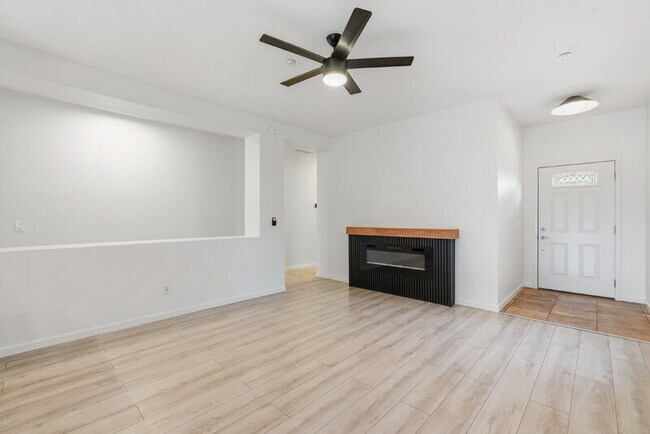Foto del edificio - 7500 E Deer Valley Rd