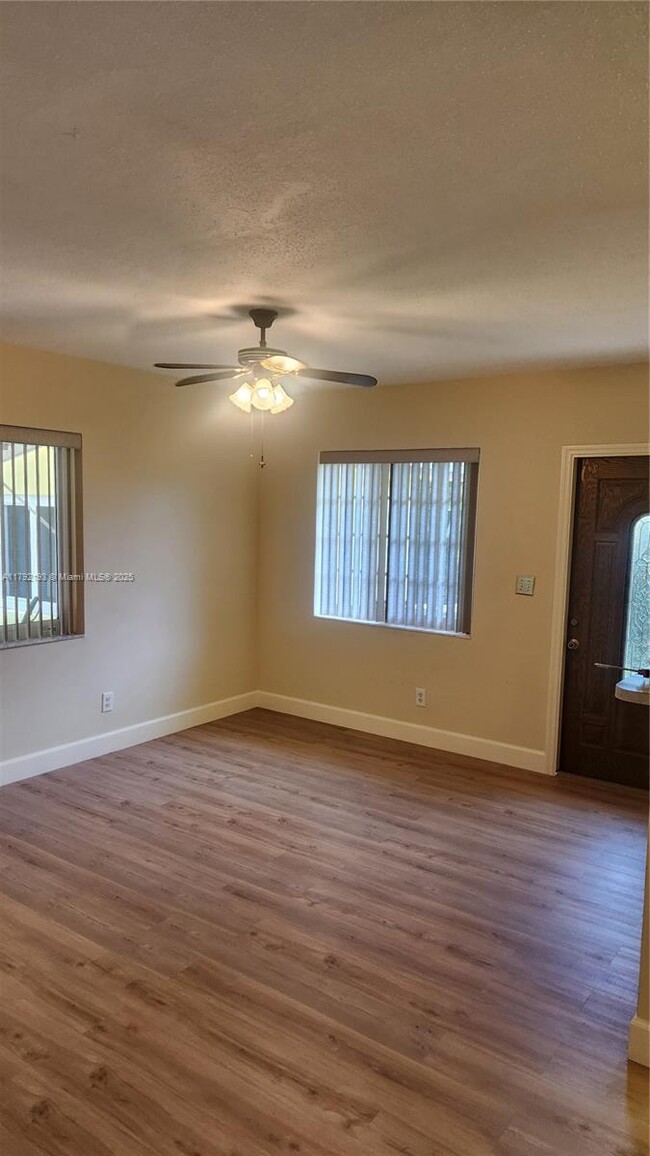 Foto del edificio - 216 SW 10th St