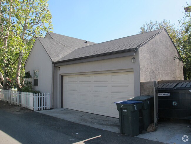 Building Photo - 865-871 Wright Ave