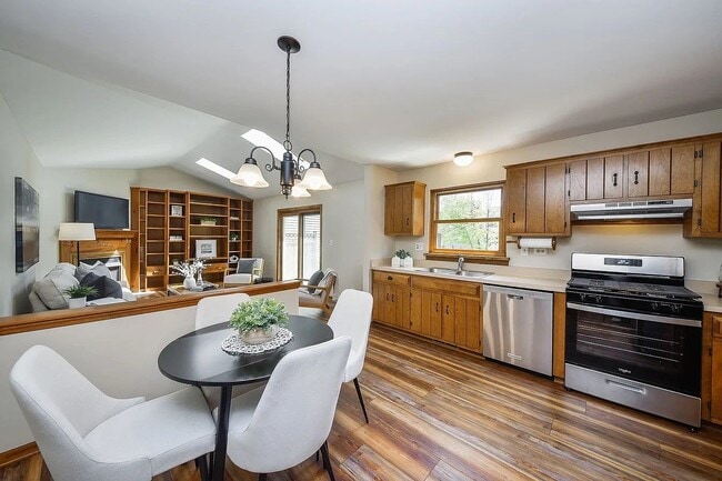 Building Photo - 2264 Briarhill Dr