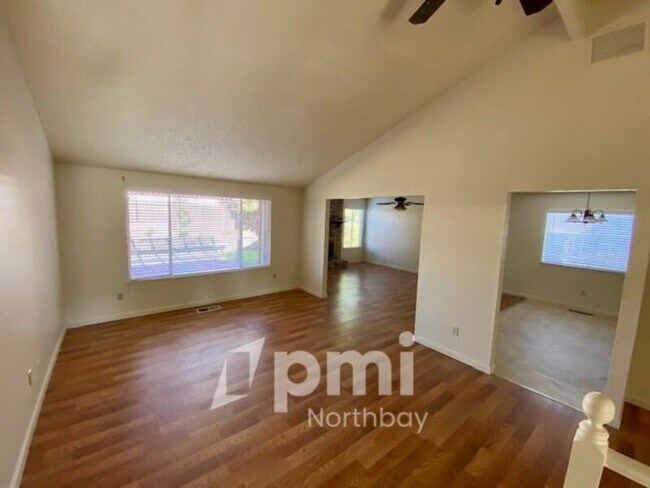 Foto del edificio - 598 Silverado Cir