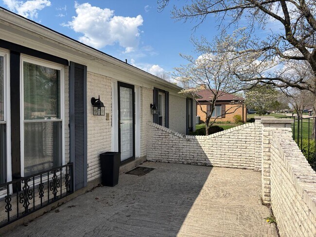 Foto del edificio - 2087 Granada Dr