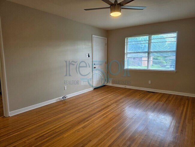 Foto del edificio - 6601 Bluebird Dr.