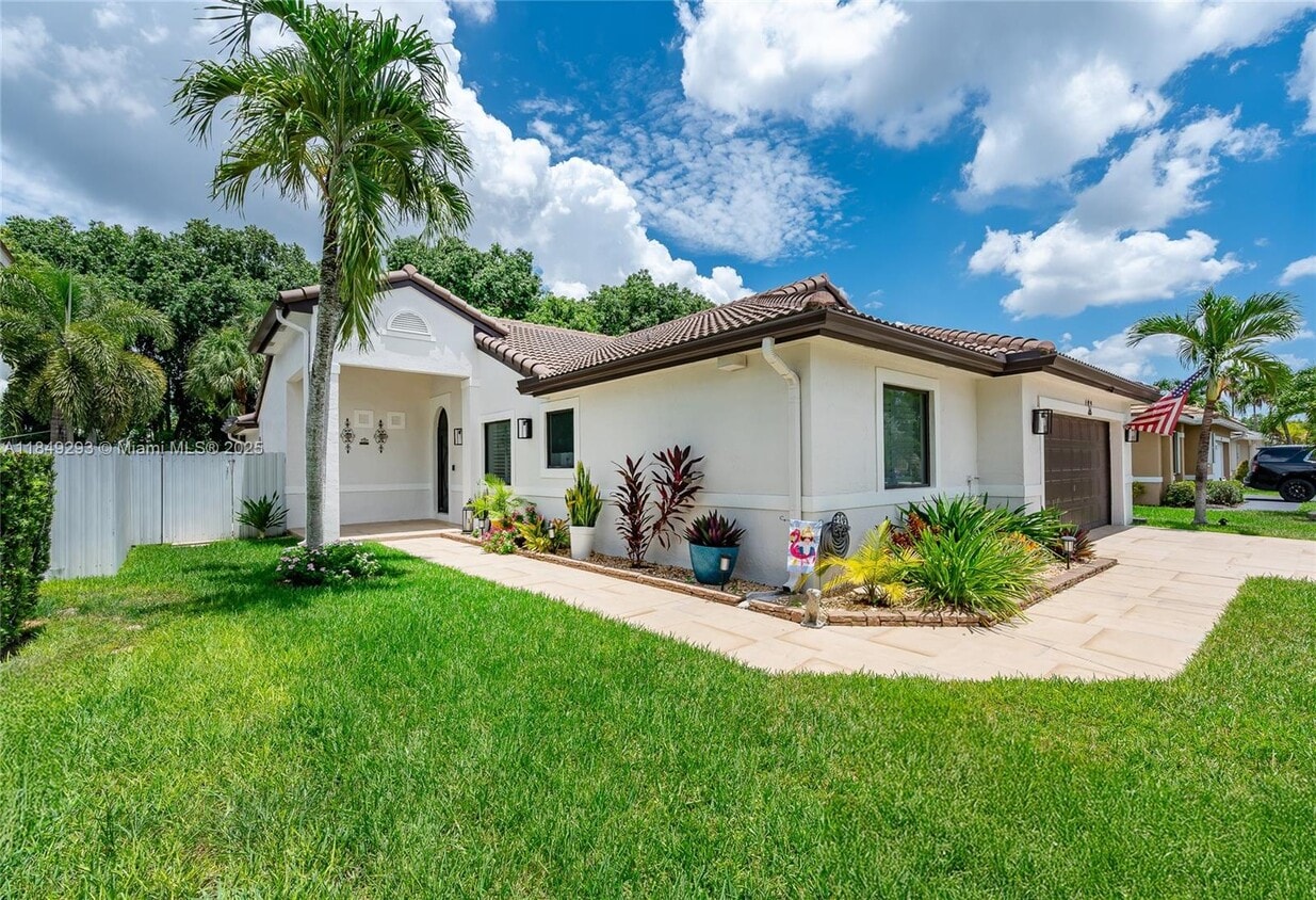 Primary Photo - 16185 SW 2nd Dr