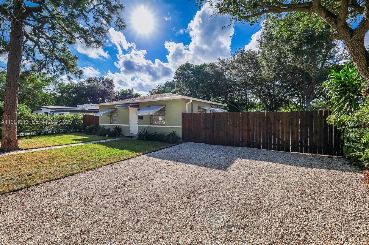 Foto principal - 13590 NW 5th Ave