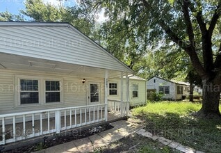 Building Photo - 5000 Hemlock Ave