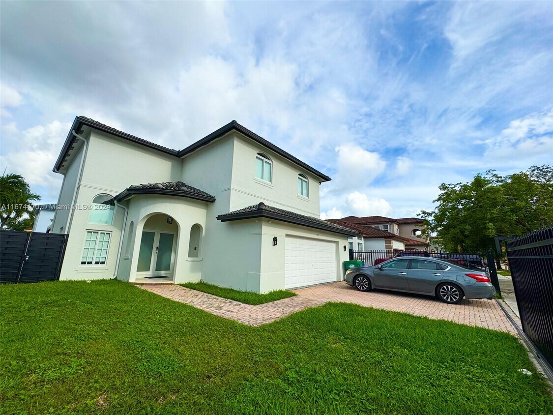 Primary Photo - 1533 SW 154th Path