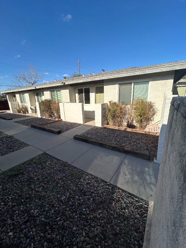 Foto del edificio - 3953 N Palm Grove Dr