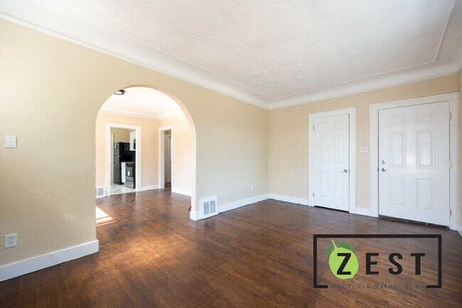 Foto del edificio - 5025 Somerset Ave