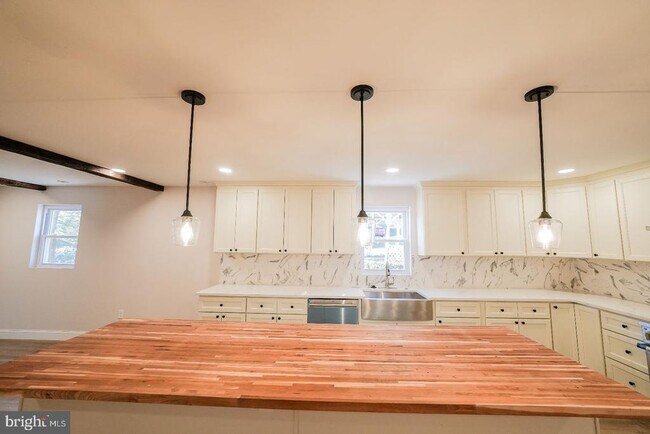 Building Photo - 621 Ridge Pike