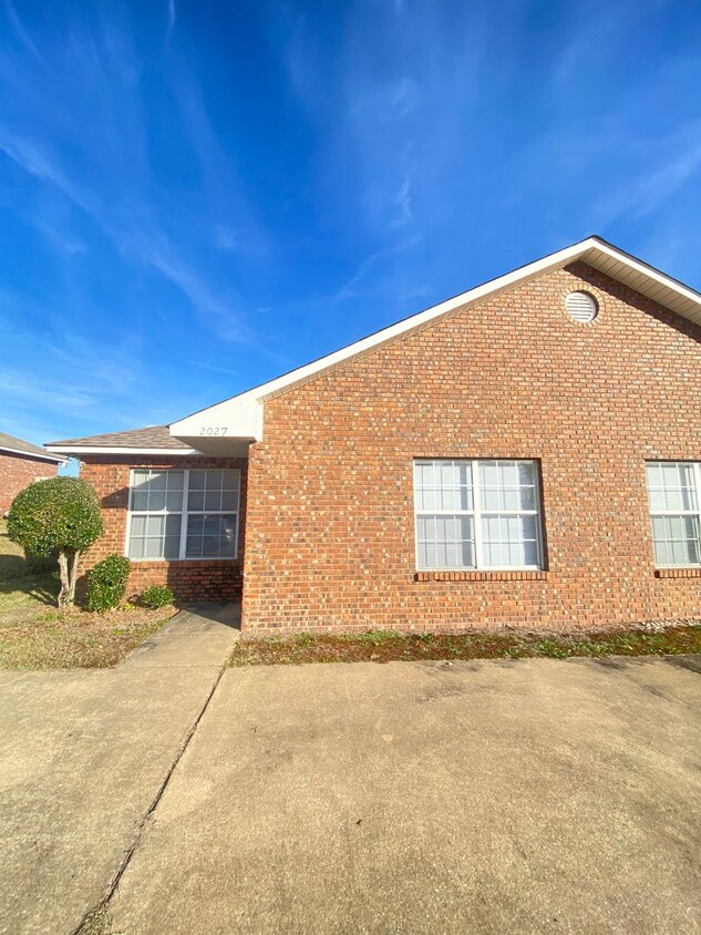 Primary Photo - Renovated Duplex!