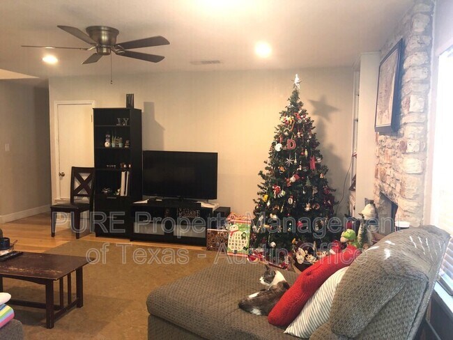 Foto del edificio - 3603 Hillrock Dr