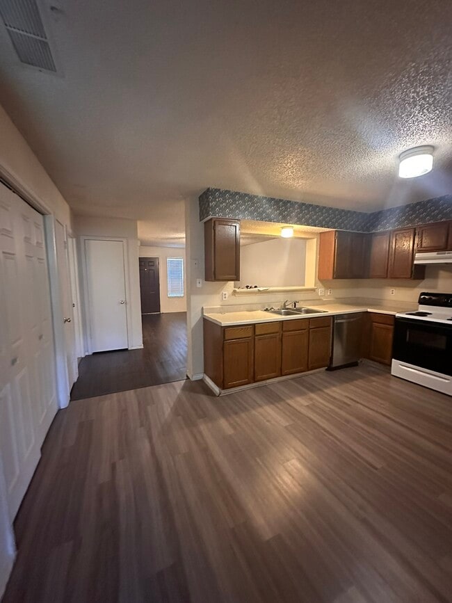Building Photo - 623 Wolftrap Dr