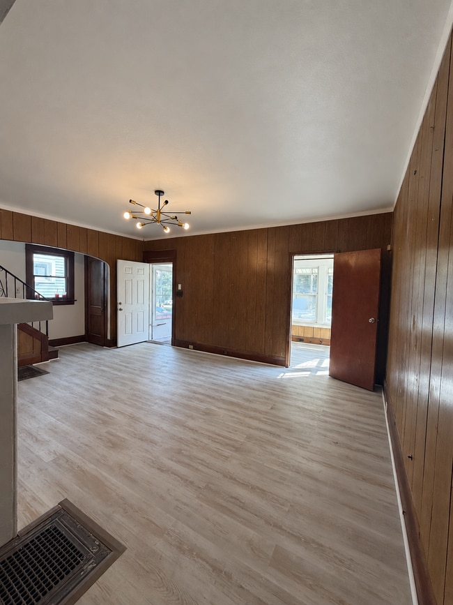 Building Photo - 3337 Parkwood Ave