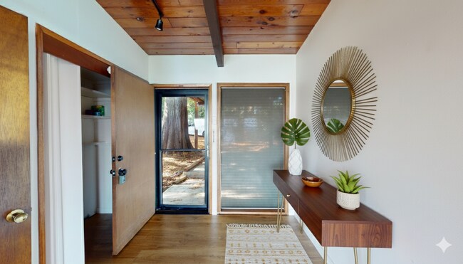 Foto del edificio - ***PENDING APPLICATION***Fantastic 3 Bedroom Home with Gorgeous Ocean View