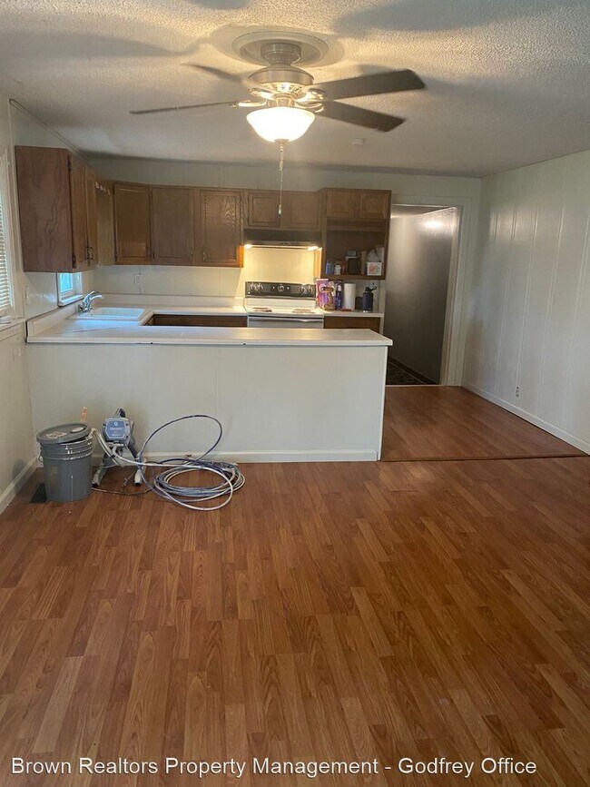 Foto del edificio - 4 br, 1 bath House - 206 Vine St.