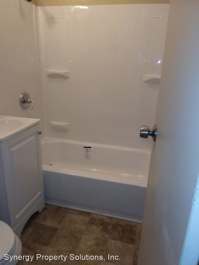 Building Photo - 3 br, 1 bath House - Willowood Dr S 2051 R...