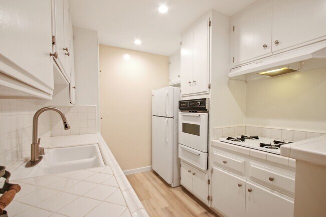 Building Photo - 3663 Mentone Ave