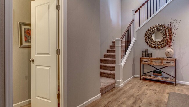 Foto del edificio - Beautiful 4 BD* 2.5 BA* *CORNER LOT* Singl...