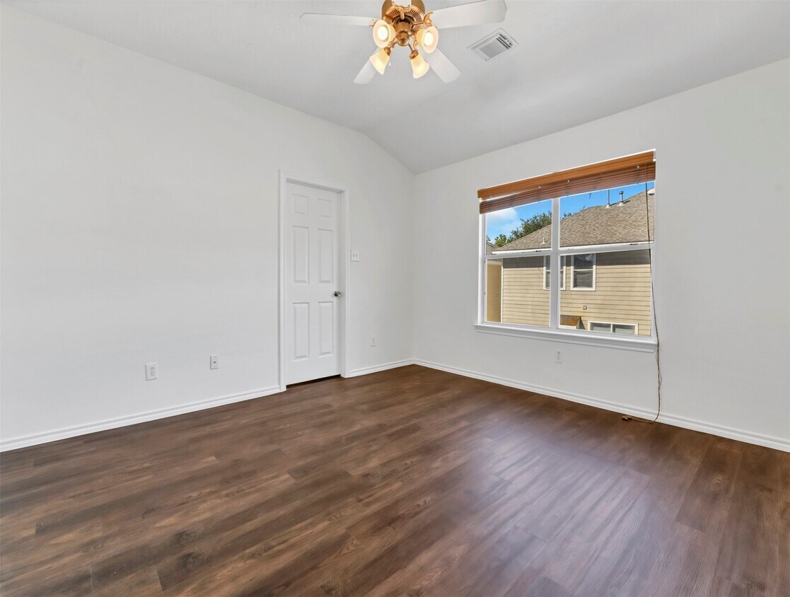 Foto principal - 17623 Bering Bridge Ln