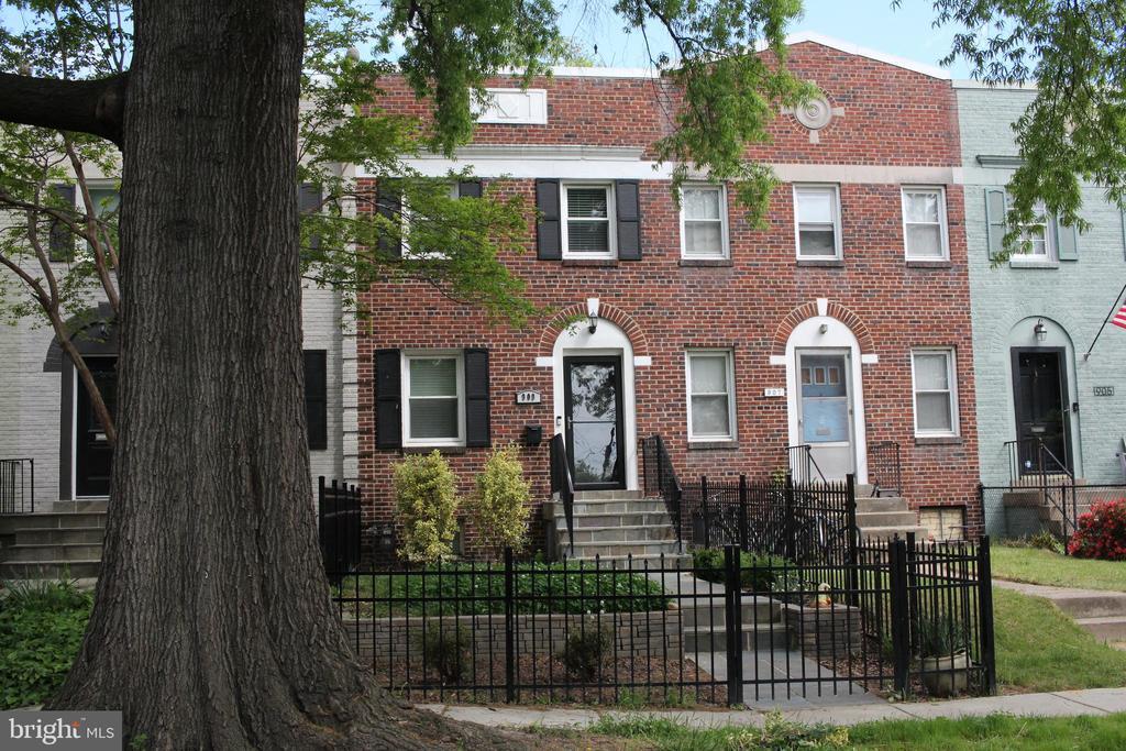 Primary Photo - 909 Bashford Ln
