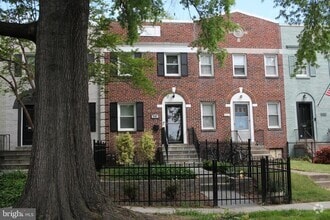 Building Photo - 909 Bashford Ln