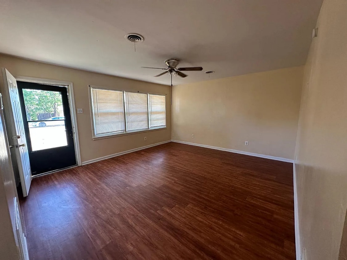 Primary Photo - 3024 57th St