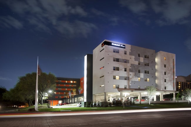 Building Photo - SUMMIT PARQUE, LLC