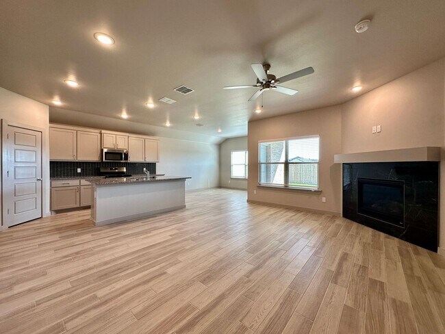 Building Photo - Brand New 3Bed/2Bath Available! 1,749 sq f...