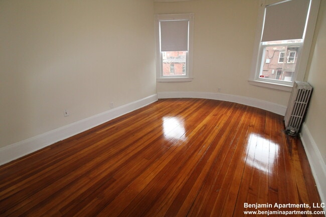Building Photo - 1589 Beacon St