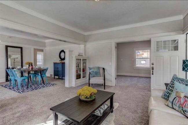 Building Photo - Newly Renovated 3 bed, 1 bath Duplex in Gr...