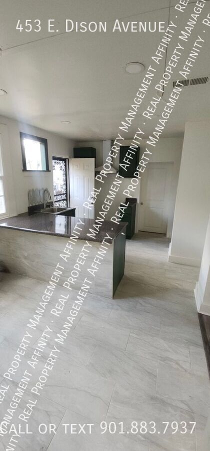 Foto del edificio - 453 E Dison Ave