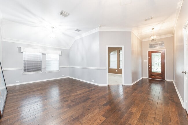 Foto del edificio - 8819 Rocky Knoll Ln