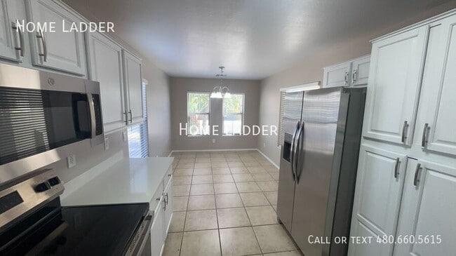 Foto del edificio - 15338 N 161st Dr