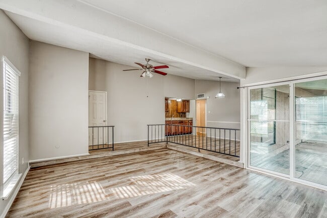 Foto del edificio - 15614 Mendocino Dr